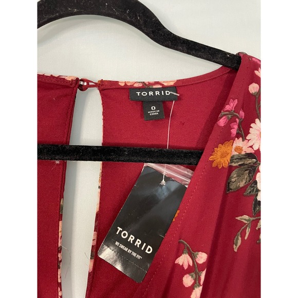 NWT Torrid Red Floral Cold Shoulder Wrap Dress Size 0 - Picture 2 of 15